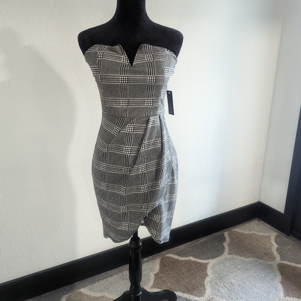Strapless Scone 🖤 & 🤍 dress nwt